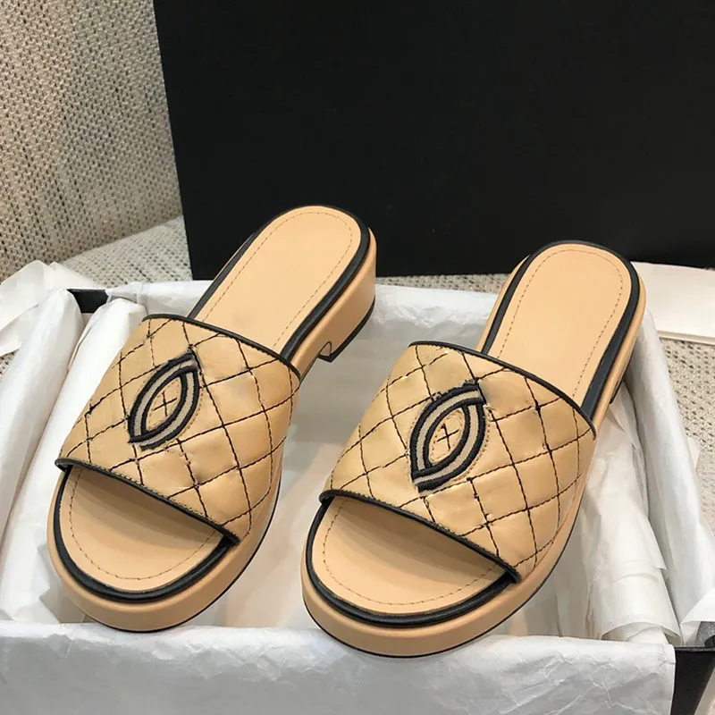 Slip Slip On Slippers Platform Heels Sandals Designer Tweed Matelasse Slides de verão Sapato de praia ao ar livre Luxuris Flip Flip Sapato de Lazer