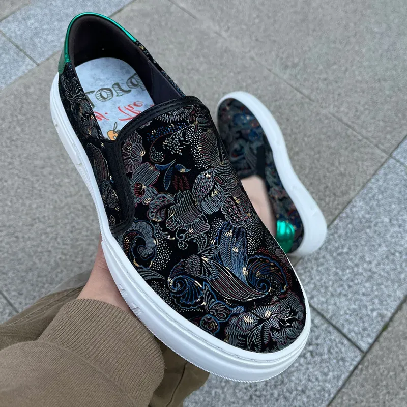 Nouvelle arrivée à la broderie noire masculine Chaussures de conduite en cuir authentiques Locs masculins à pied les baskets tenis masculino zapatos hombre