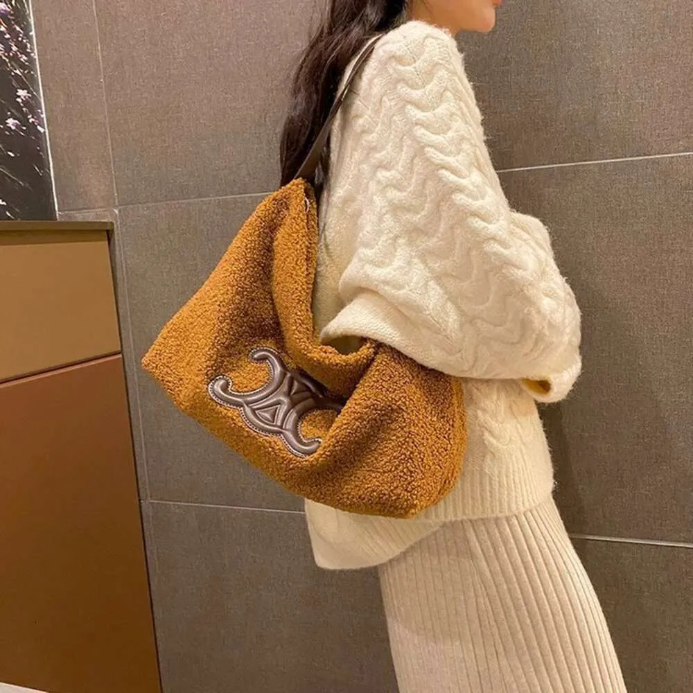 Il designer di borse in pelle vende borse da donna a una borsa di sconto del 50% con spalla nuova moda versatile di alta gamma femminile