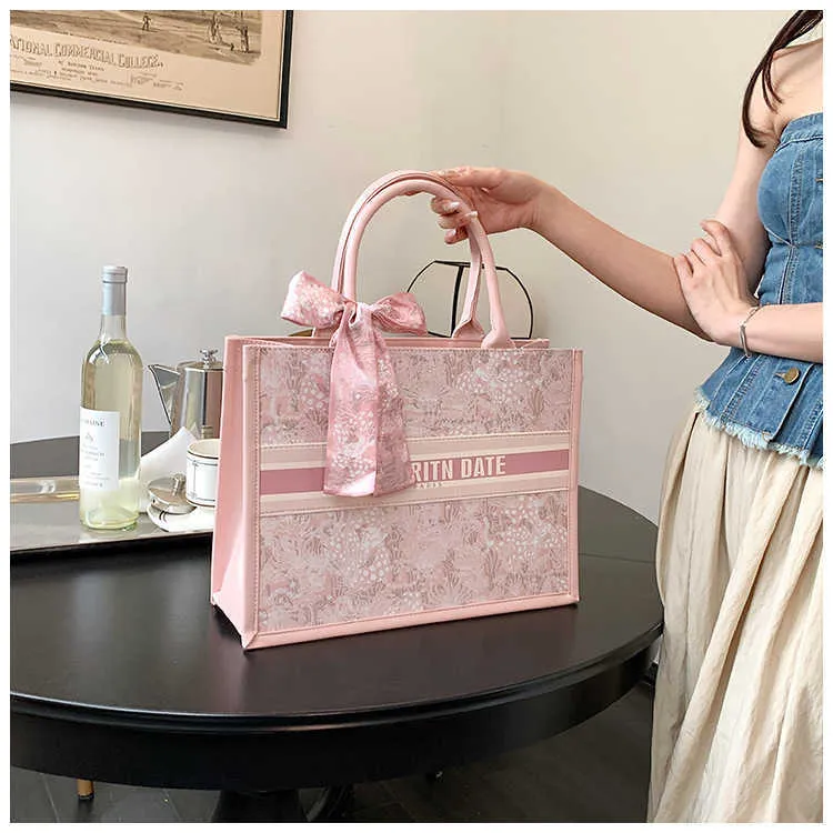 DHgate.com:2024Embroidered Canvas Tote Bag for Women