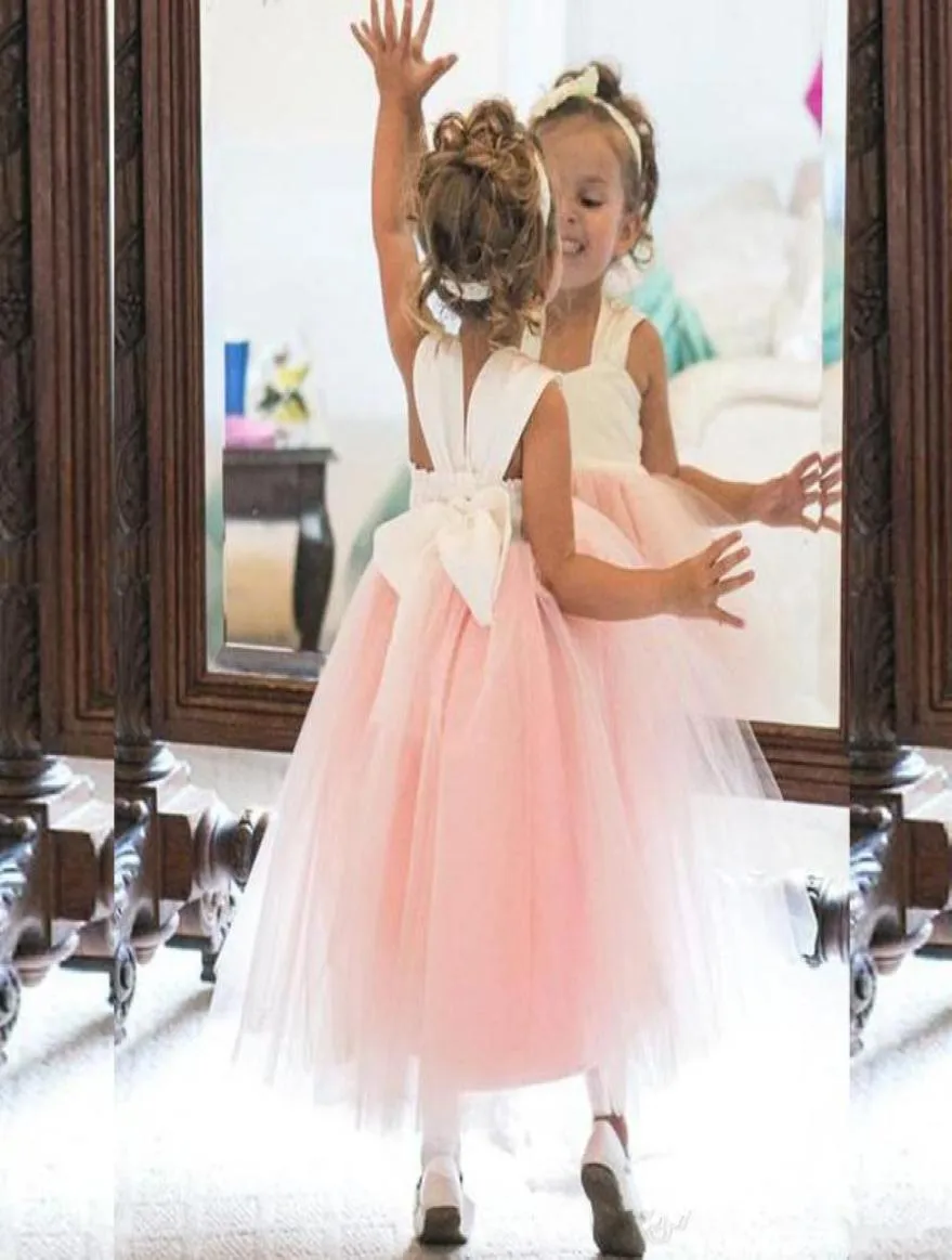 2020 Flower Girl Dresses Princess Ivory White ljusrosa Puffy Tulle Flowergirl Dress Kids Formella klänningar för bröllop Ankellängd 6150500