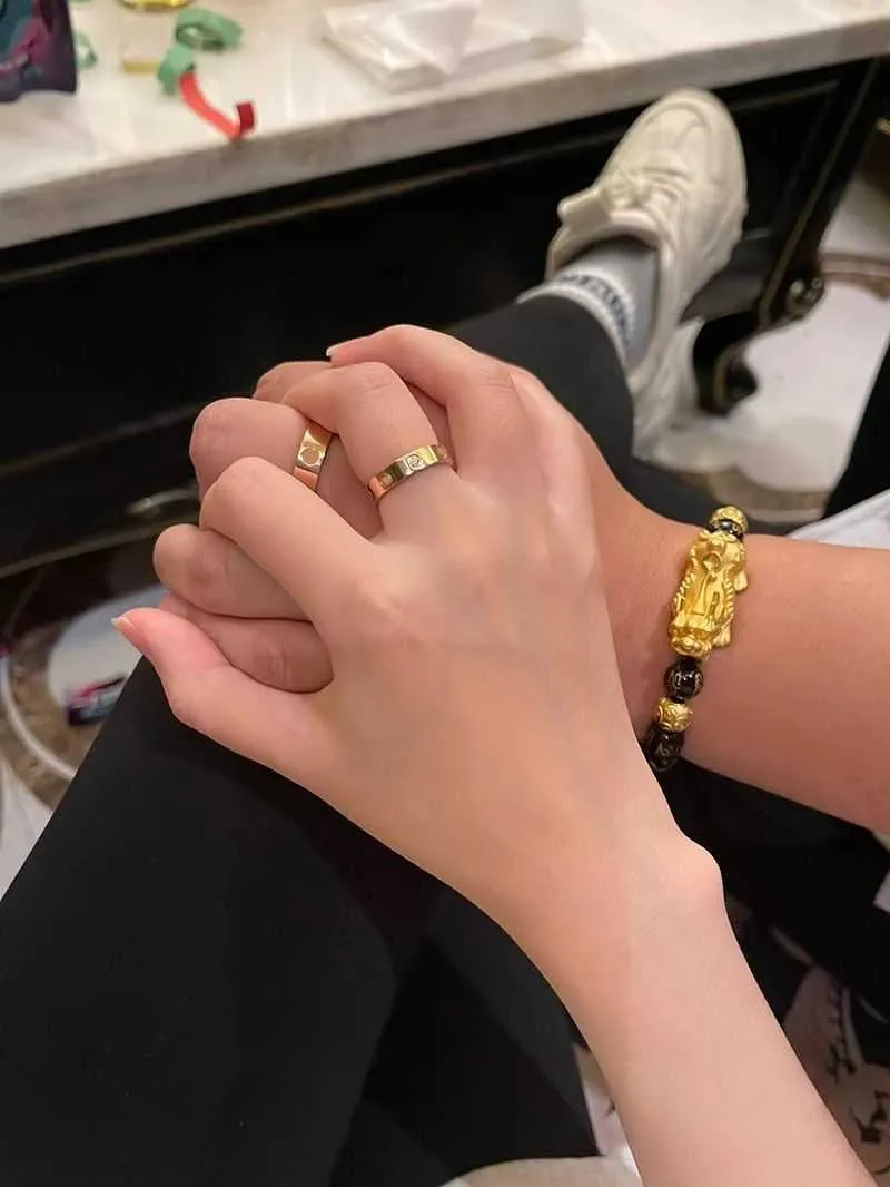 Van Bracelet Cartr Internet Célébrité Love Ring Womens 18K Rose Gold Placing Niche Design High End Light Luxury Couple Couple