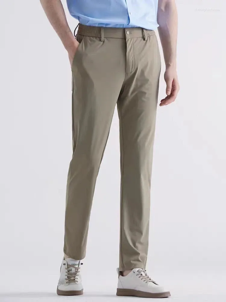 Pantaloni da uomo 2024 Summer Uomini casual traspiranti Sunte in seta in nylon raffreddamento chino maschio sottili pantaloni lunghi dritti