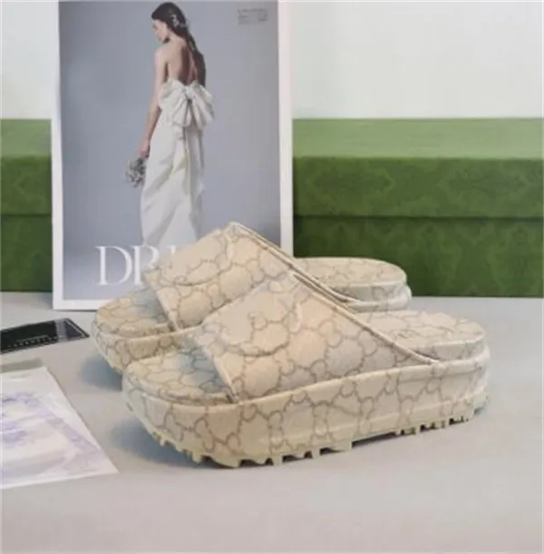 Designerschuhe Neue Style Pantoffeln Sandalenrutschen Dicke Boden nicht rutsches Bodenbodenmodische Haus Slipper Frauen tragen Strand