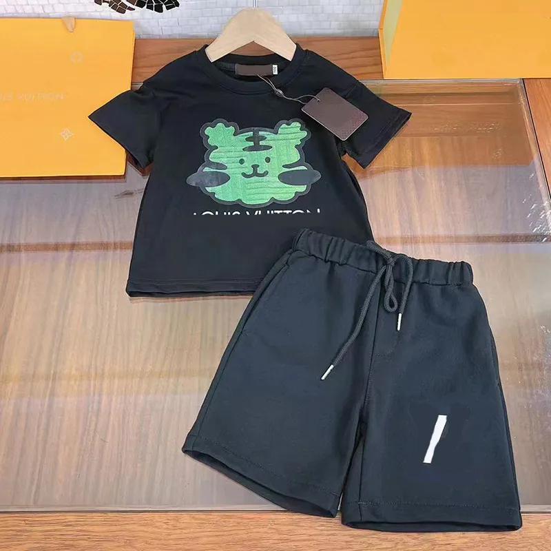 Trendiger Sommer-Kinder-Sportanzug zweiteiliger Set mit kurzen Ärmeln, modischen und trendigen T-Shirt, geeignet für Männer und Frauen und trendig für Kinder