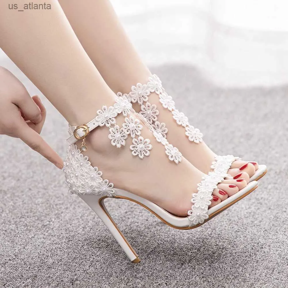Dress Shoes Crystal Queen Women Ankle Strap Sandals White Lace Flowers Pearl Tassel Super Stiletto High Heels Slender Bridal Wedding H240409