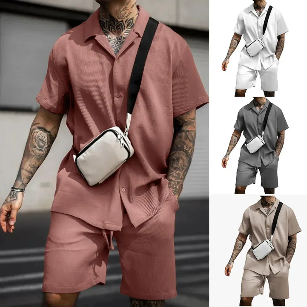 Mens sätter avslappnad bekväm knapp kort ärm Polo -skjorta och shorts Två styckesuppsättning för män Fashoin Sweatpants Suit 240407