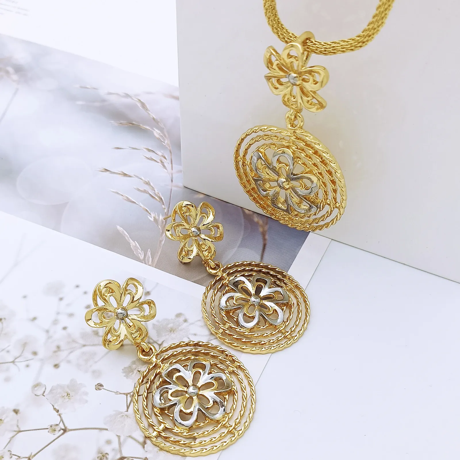 Dubai Two Tone Color Smycken Set Flower Necklace Pendant Earrings Set Wedding Party Gift Brudtillbehör 240402