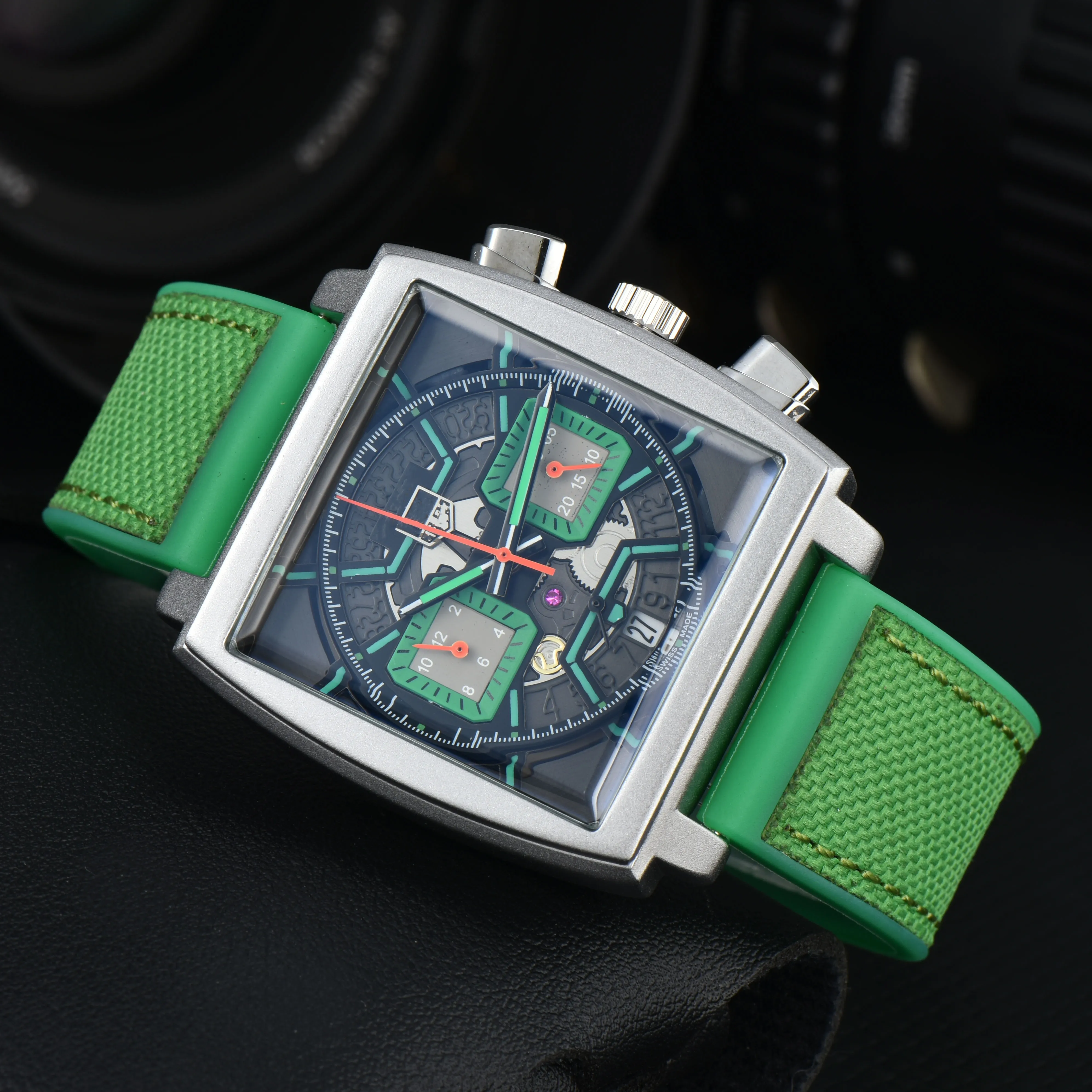 2024 Top Luxury Mens Watch Quartz Endurance Pro Avenger Chronograph 44 mm Montre plusieurs couleurs caoutchoucs Hommes montres sur les bracelets en verre