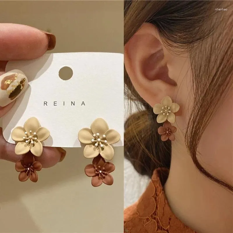 Boucles d'oreilles en peluche brune deux couleurs fleurines pour femmes 2024 bijoux de mode coréenne fête de mariage fille accessoires élégants