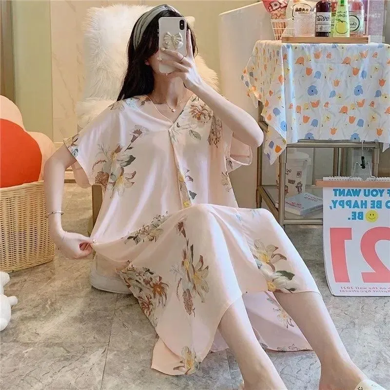 Roupas em casa Nightdress de seda de gelo macio 2024 Pijama de mangas curtas de verão de verão Korean Vute