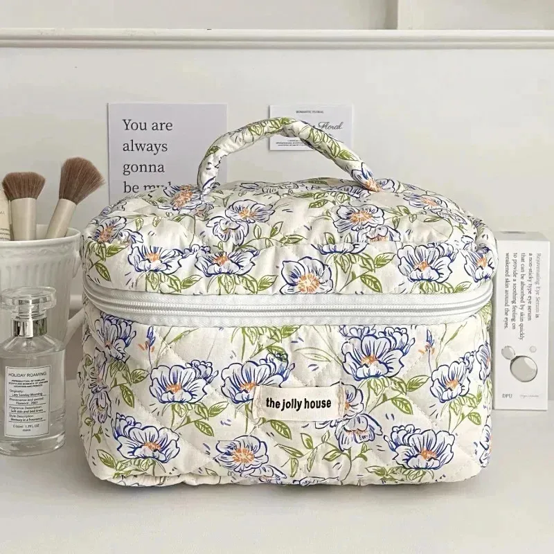 Sac de maquillage en coton floral bleu monteuré coréen Sac de cosmétique à fermeture éclair de trois tailles pour femmes Box Shape Rangement sac à main 240327