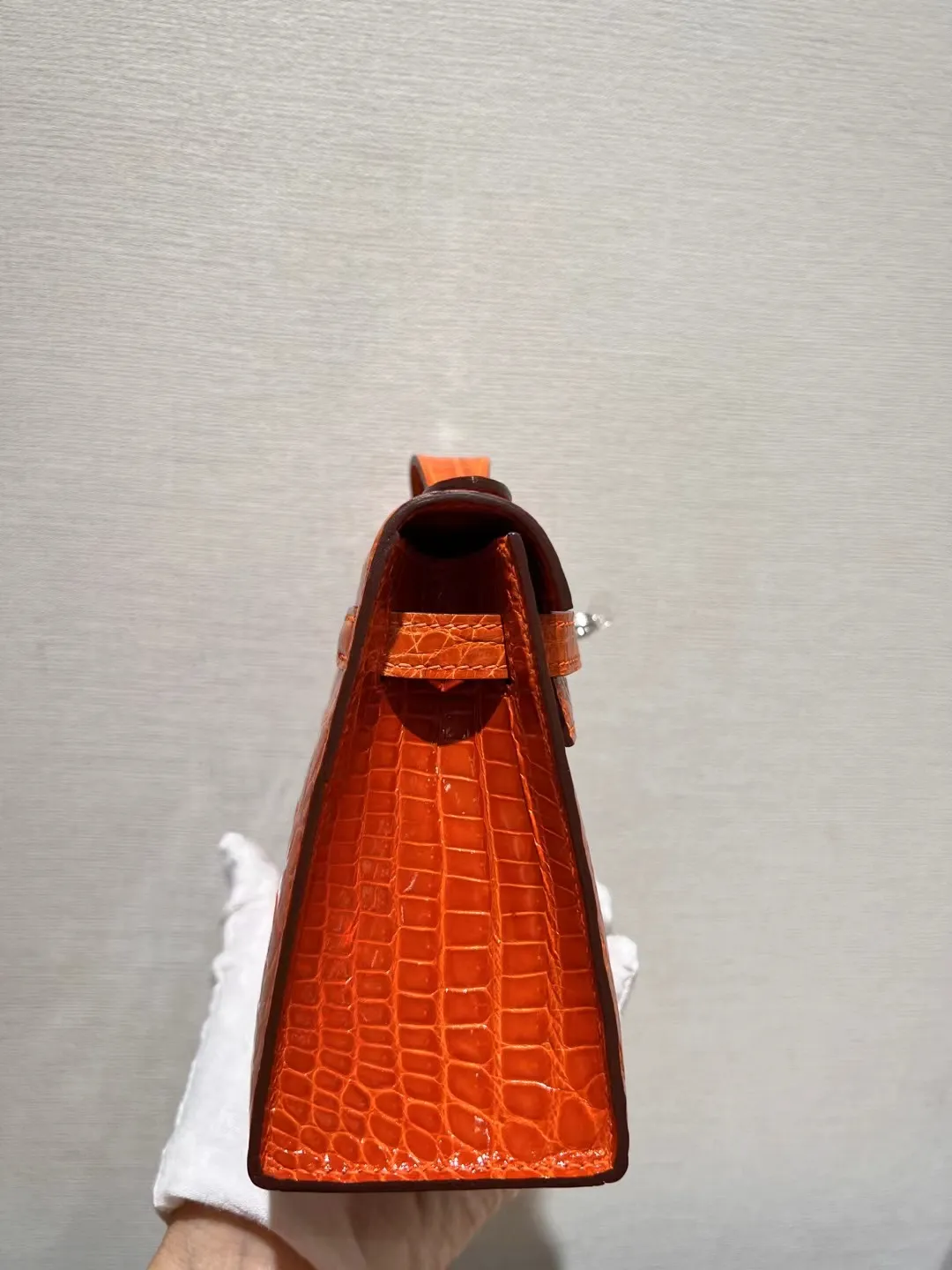 DHgate Womens Luxury Crocodile Skin Handbag 22cm Brand Designer Purse Real Shiny Crocodile Skin Fully Handmade Quality Orange Blue Purple Colors Fast Delivery Wholesale Price Bags Luggage Accessor...