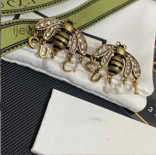 Luksusowe projektanci marki Letters Kolczyki Studiowe geometryczne słynne kobiety 925 Srebrny kryształowy kryształ kryształowy perłowa pszczoła wisiorek na przyjęcie weselne kidenlry