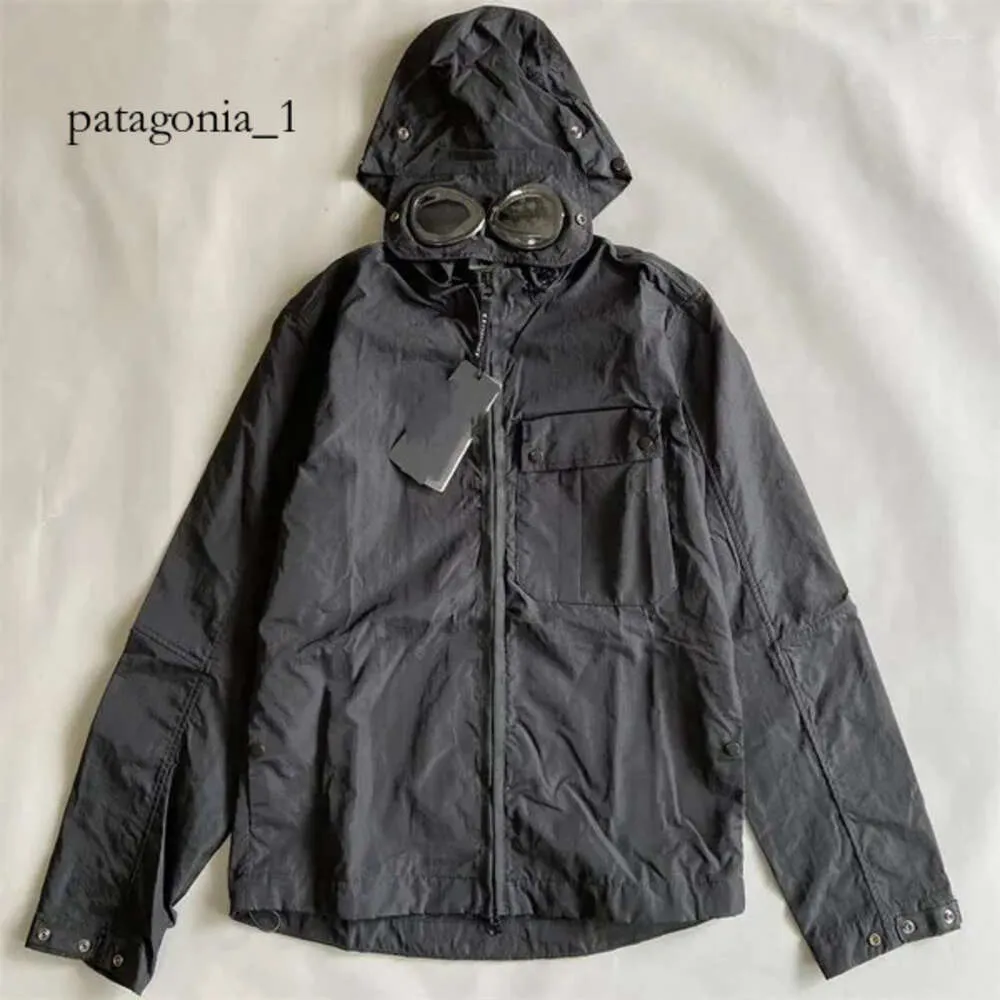 CP Companys Jacket Men's Jackets春と秋のフード付きCP会社マルチポケットレンズ装飾コットンマテリアルメンズCPジャケットカジュアルジッパー薄7438