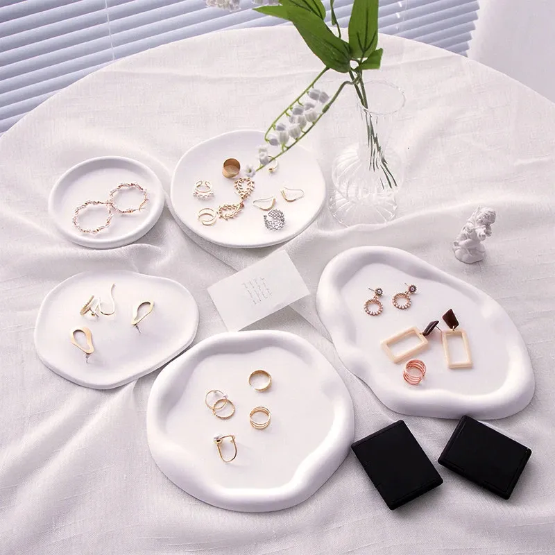 Plateau de rangement créatif anneaux irréguliers bijoux exposition exposition d'art blanc plâtre plat maison de bureau de bureau bols accessoires 240326