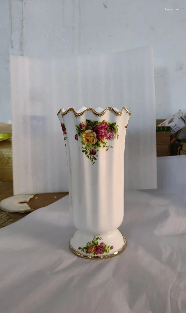 Vasi europei Porta fiore di fiori di rosa d'oro europeo Decorazione a doppio utilizzo Ceramica artigianale fatta a mano