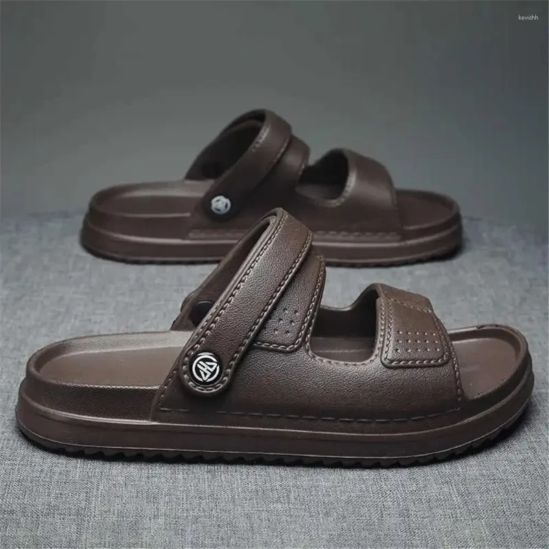 SANDALS TUTTO TUTTO DUE STRIPPIFICHE FIPP BIANCHE UOMINI PER IL MAGGIO DI SCARPE MACCHI 2024 SNEAKER SPORTS SPORTS