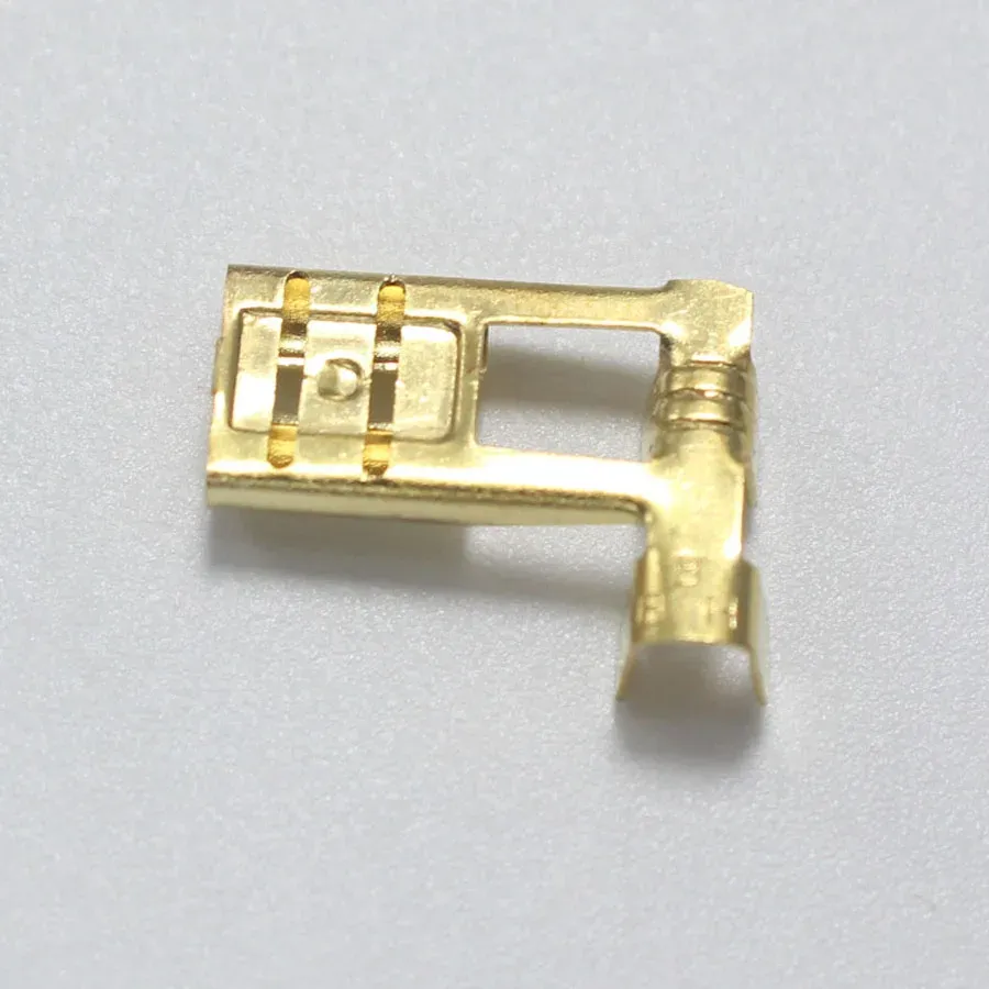 50pcs Copper 6.3 Crimp Terminal 6.3mm Tipo de bandeira não isolada Conector de mola ângulo reto Terminal feminino