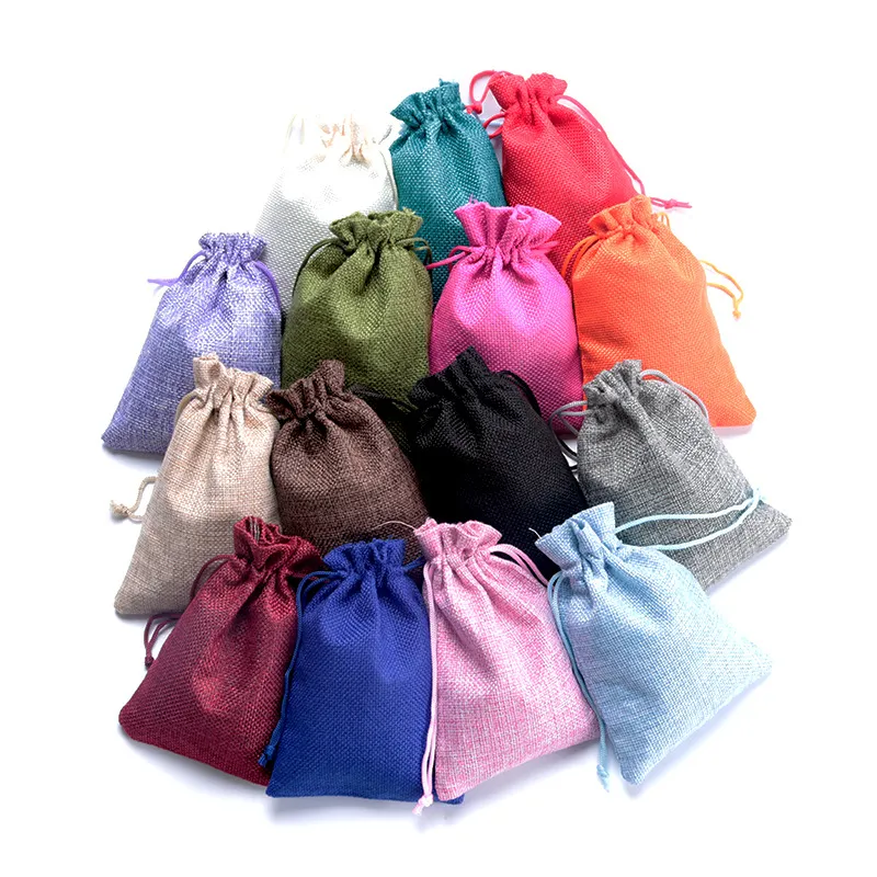 NOUVEAU (50pcs / lot) 4 tailles en lin jute sac à cordon sacs sacs de sacs de fête de faveurs sacs d'emballage sacs de bonbons de mariage sacs-cadeaux