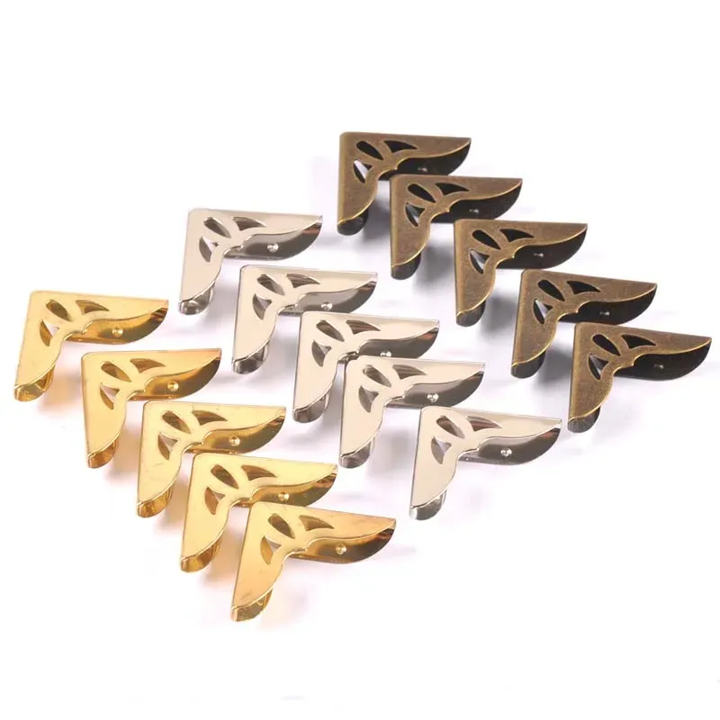 10pcs Scrapbook Metal Album Corner para Antique Brass Jewelry Corners Caixa Protetor Caixa decorativa 30x30mm C3063