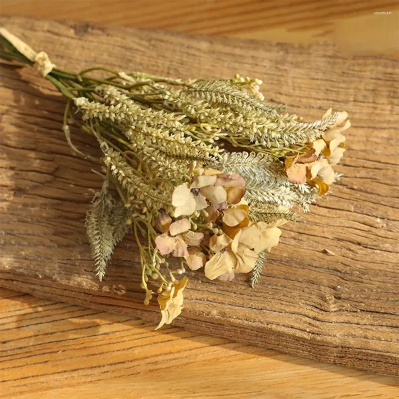 Dekorative Blumen Künstliche Blumenhow im Fenster Hochzeitslayout Braut POGROA PROPE Halten