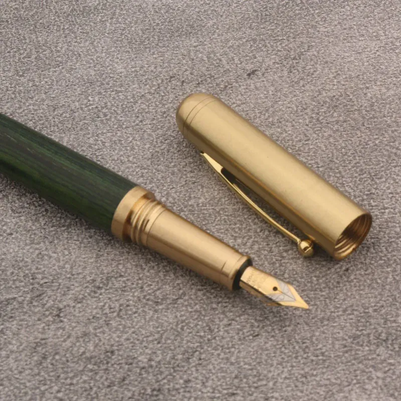 Nowa marka Wood Fountain Pen Peacock Green Drewniana śruba z Golden M Nib Student Student School School