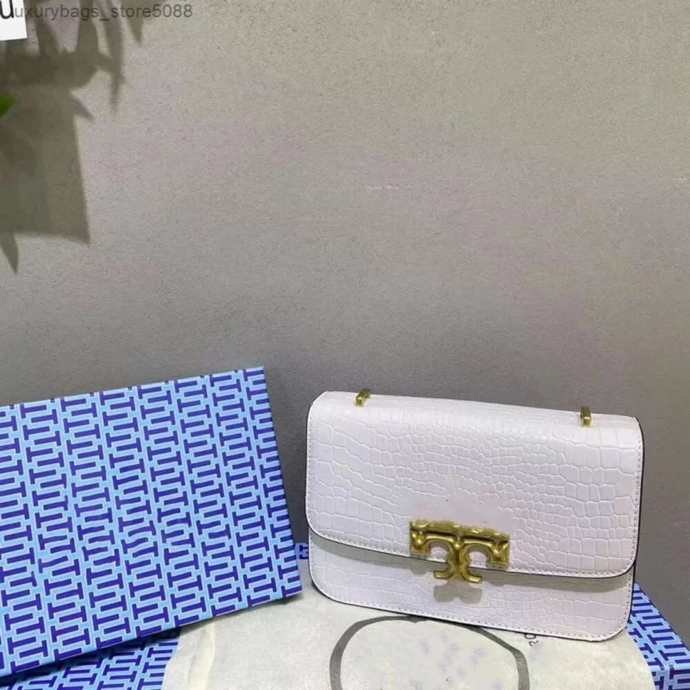 O designer de bolsas vende bolsas femininas de marca na bolsa feminina com desconto nova moda versátil pequeno quadrado textura vermelha um ombro