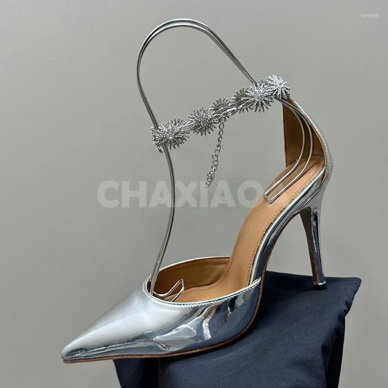 Sandalet Yaz 2024 Style Ladies Sandal ayak parmağı saran kar tanesi elmaslarla kaplı Tasarım lüks moda kadınlar