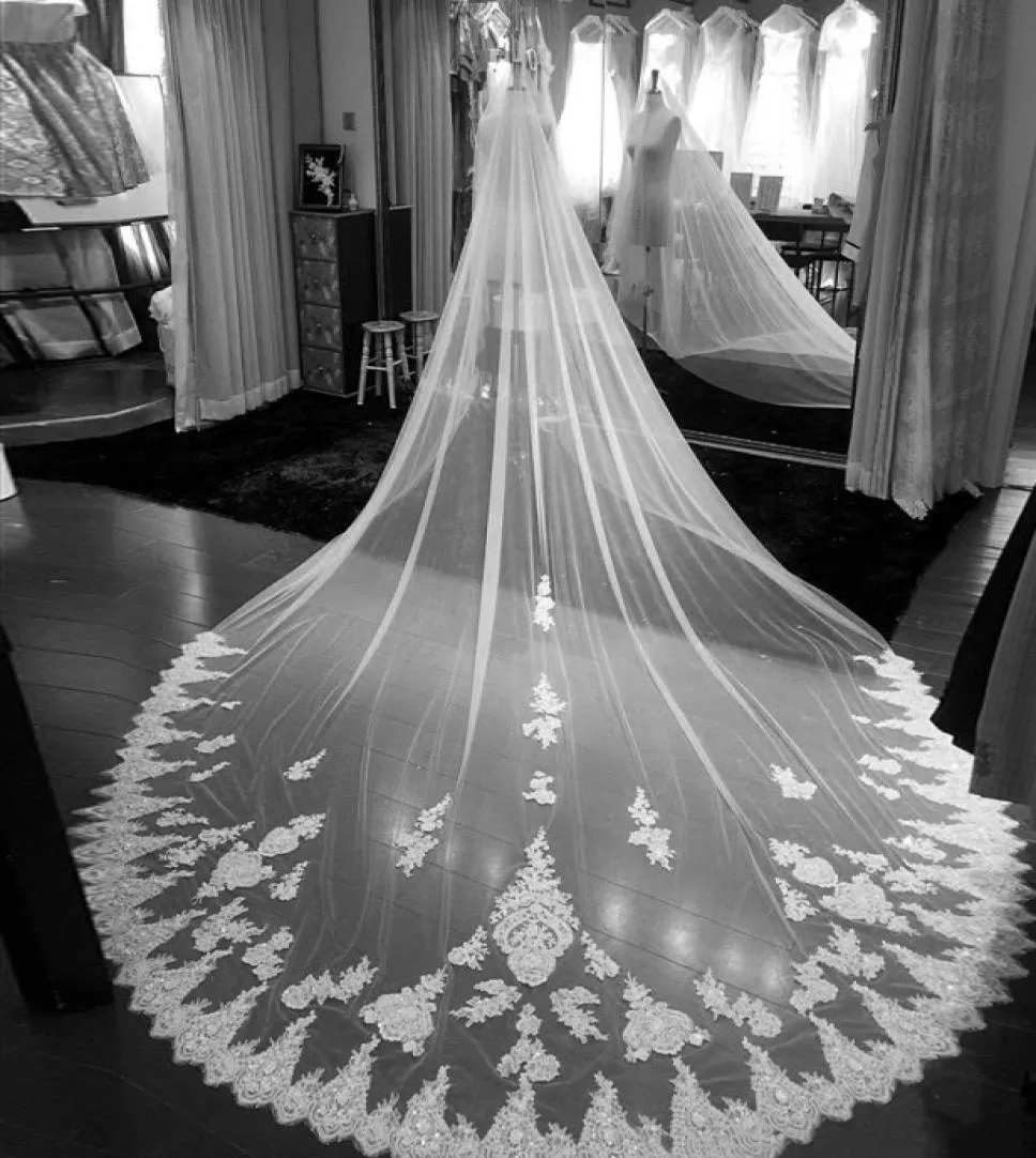 Spitzenapplikationen Hochzeitsschleier Braut 3 Meter lange Perlen Perlen Hochzeitszubehör Ganz maßgeblich gemacht Hochzeitsverschleiert mit Kamm Bri2670742