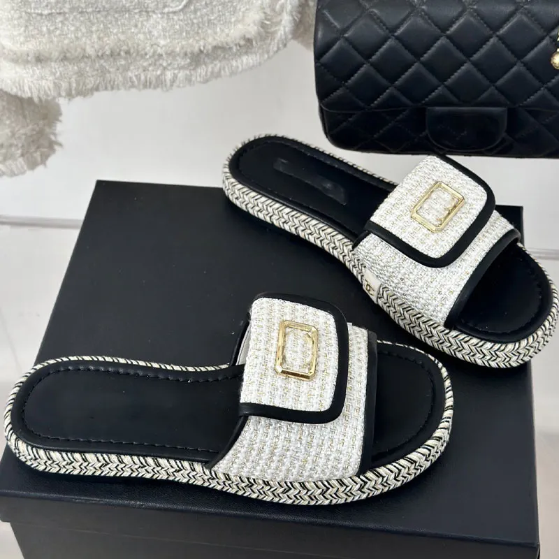 Designer Slippers Small Fragrant Woven Slippers Women Flat Sandals Metal Buckle Leather Fashion Summer Beach Slippers White Flat Beach Party Shoes Top Quality