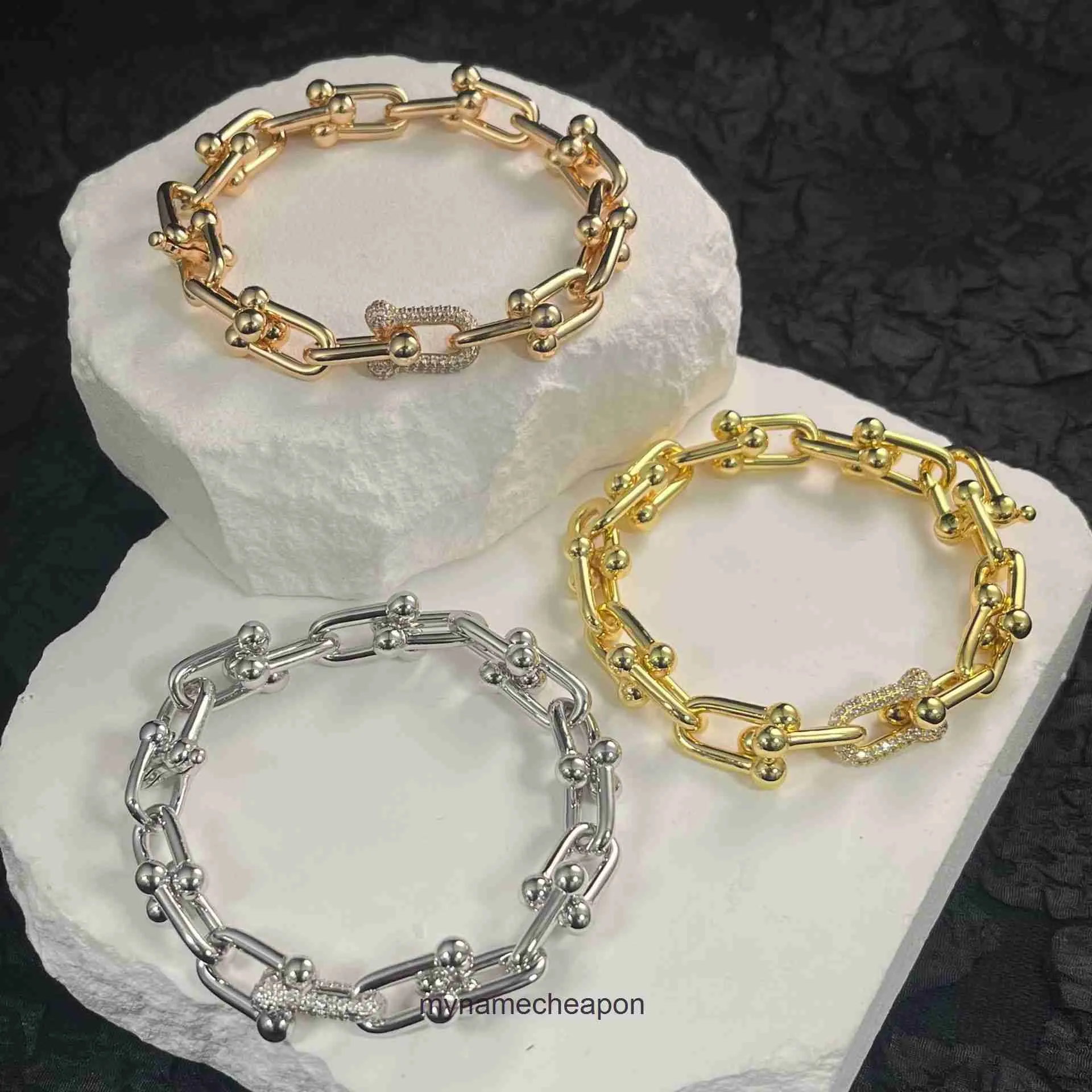 Hoogwaardige ontwerper voor TIFancy High Version Brass Gold Gold Diamond Ushaped Hook Horseshoe Dikke armband paar Metalen textuur groot origineel 1: 1 met echt logo