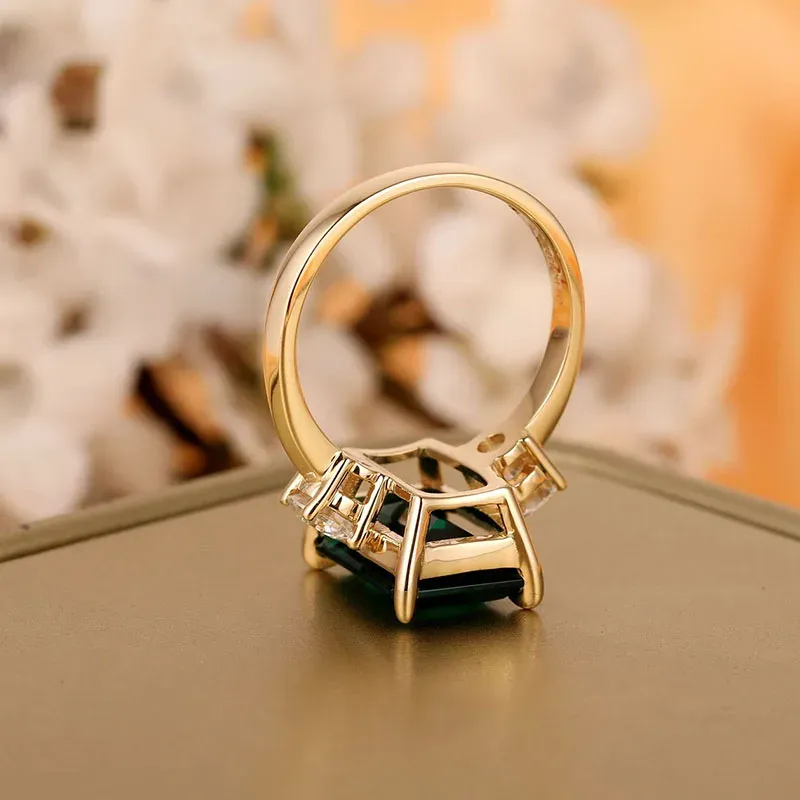 CXSJEREMY SOLID 14K Gul guldförlovningsring 9*11mm Lab Created Emerald Center med Moissanite Wedding Band för kvinnliga gåvor