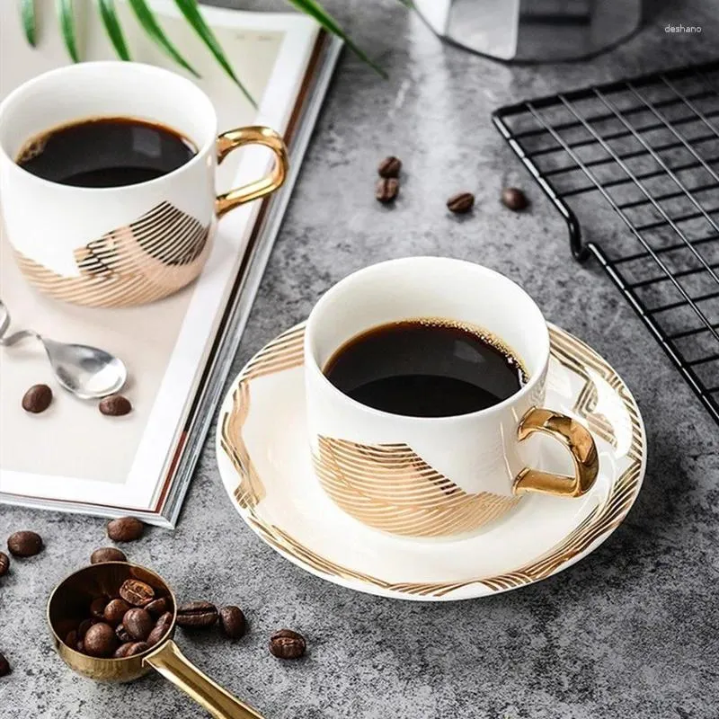 Tasses en céramique tasse de café pour les amoureux de l'eau créative à la maison avec cuillère pour envoyer le cadeau de l'amant
