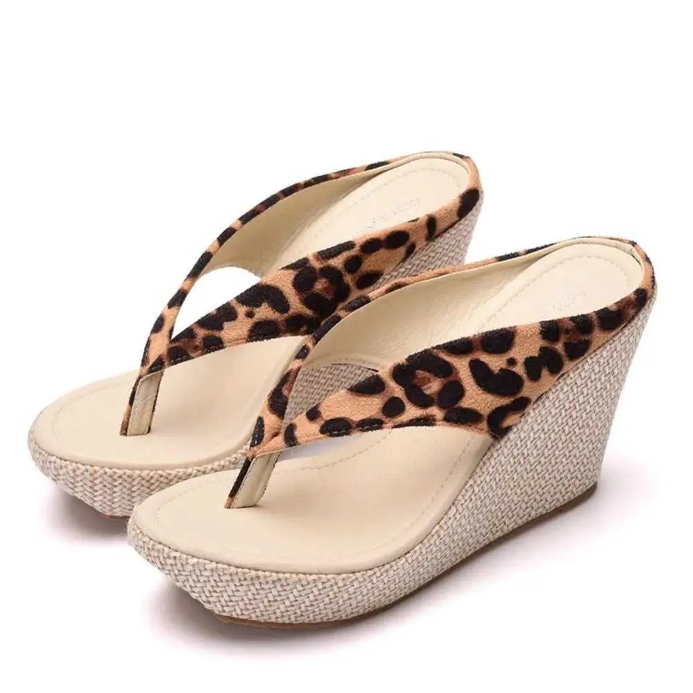 Slippers Crystal Queen Fashion Summer Style Femmes Sandales High Heels Flip Flops Beach Leopard Print Platform Shoes H240409 HHS9