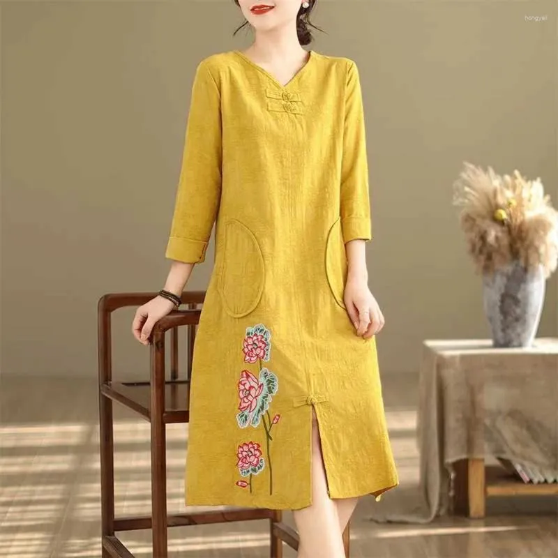 Lässige Kleider eleganter Cheongsam ethnischer Stil Stickerei Sommerkleid Frauen Kleidung Mode Kleidung Vintage Baumwolle Leinen Qipao