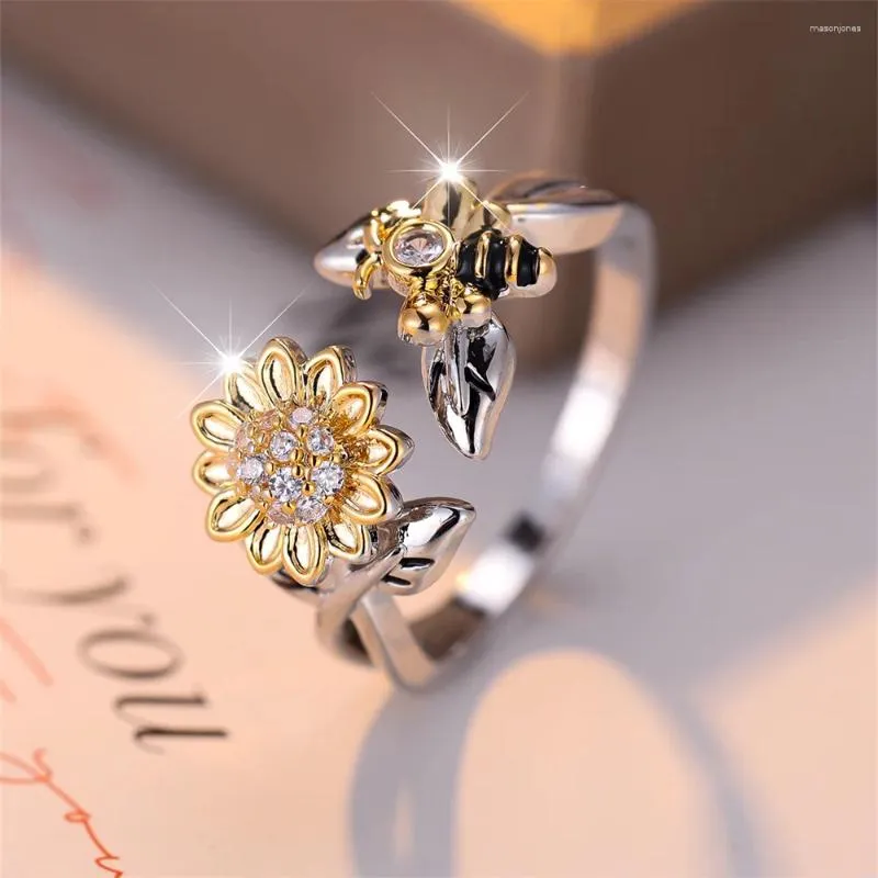 Trouwringen Leuke vrouwelijke kleine bijen openingsring Vintage Gold Color Daisy Bloembetrokkenheid voor vrouwen trendy zilveren bruidsjuwelen