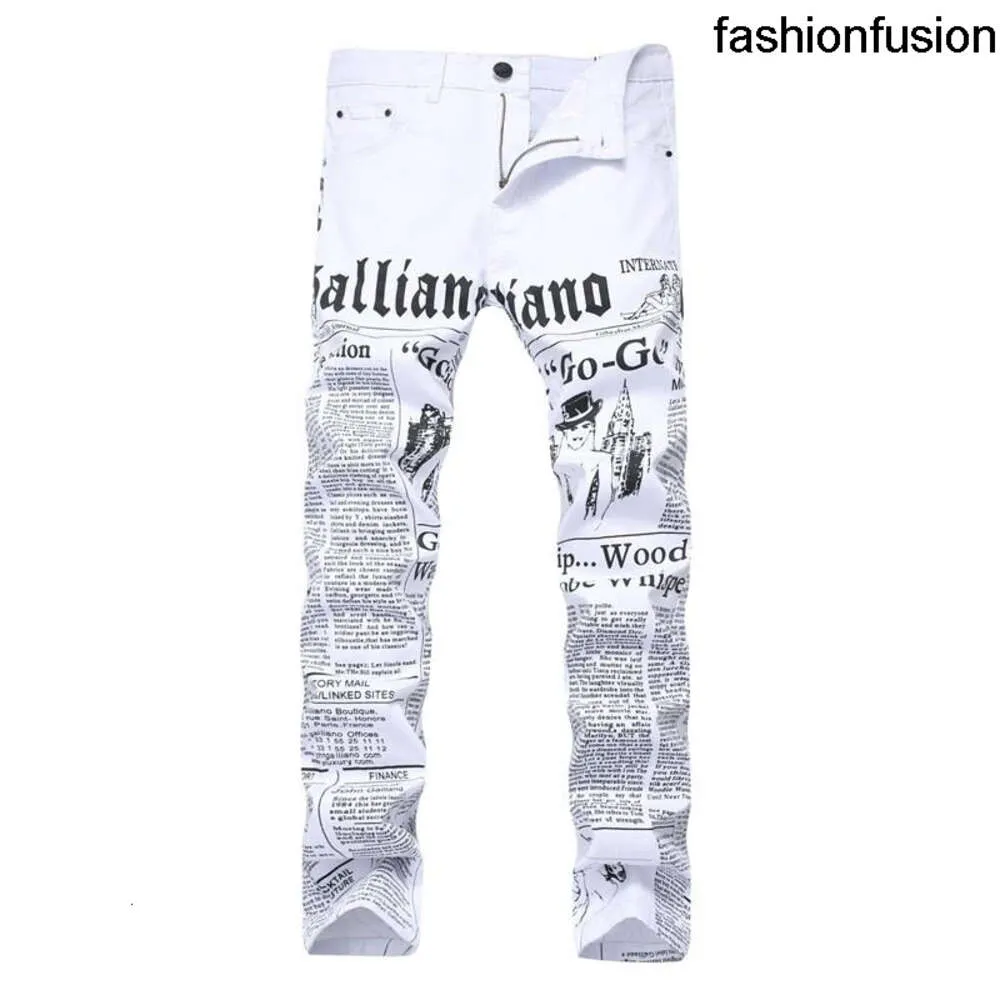 Men Autumn Hip Hop Denim Jeans Classic Spaper Letter Tryckt Casual Slim Cowboys Trousers Man Young Fashion White