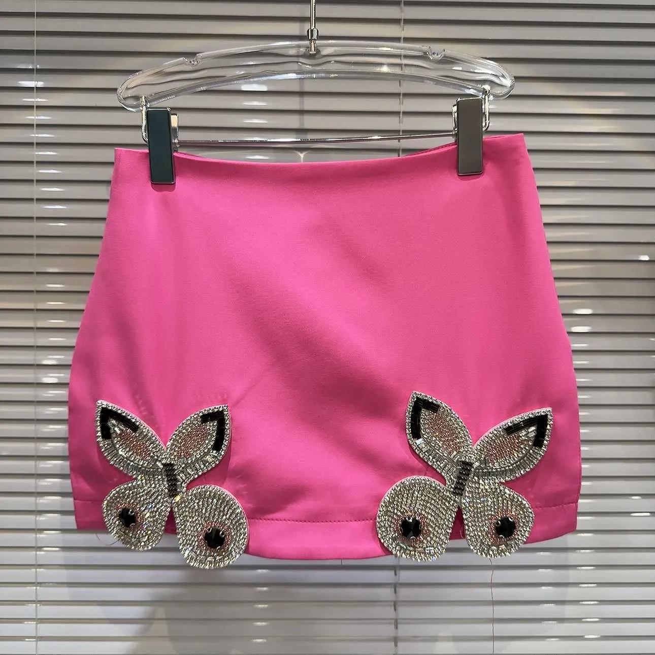 LE1984 Nouvelle petite niche lourde industrie lourde Grande strass de papillon décoré Paquet de jupe courte Hip Half Women