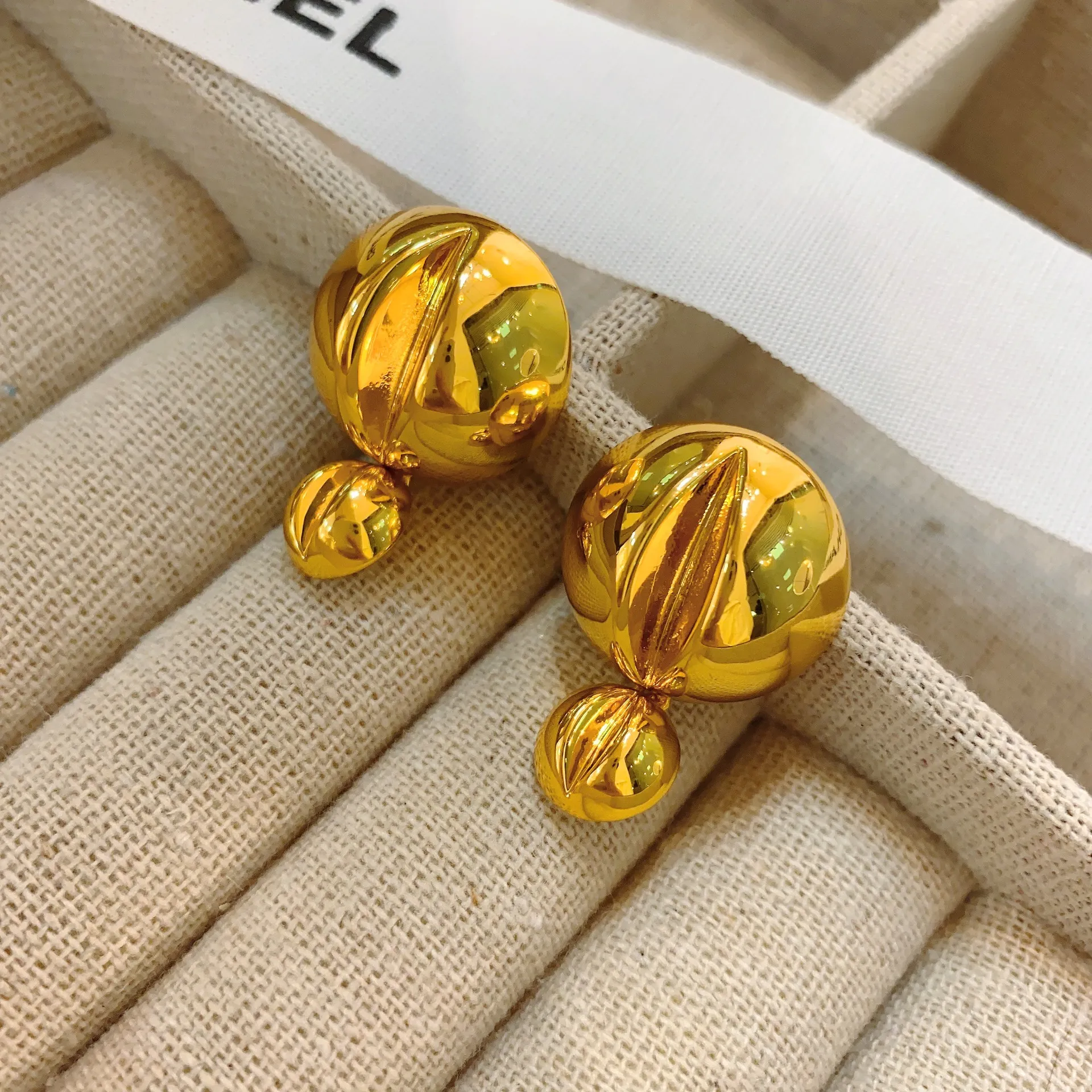 Hot air balloon metal size double bead earrings female European and American niche minimalist temperament high-end feeling hemispherical earrings