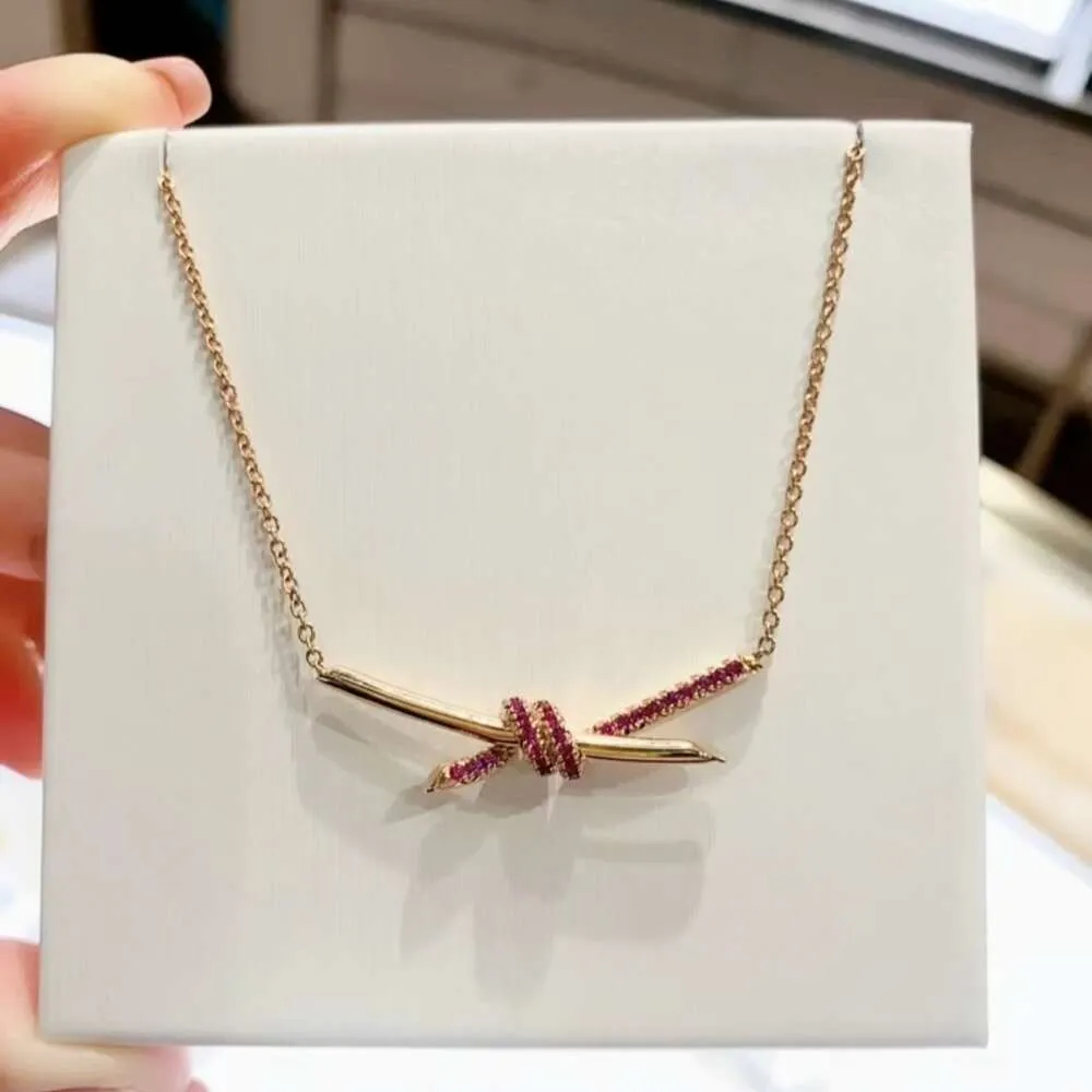 High Version V-gold T-family Pink Diamond Twisted Necklace for Women's Gold Light Series Knot Cross Collarbone Chain Trend