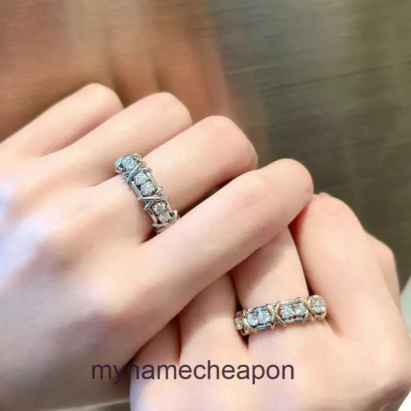 Top Grade Designer -ringen voor dames tifancy high edition v gouden kruisgekleurde ring voor vrouwen 18k licht luxe mode diamantring trouwring origineel 1: 1 met logo