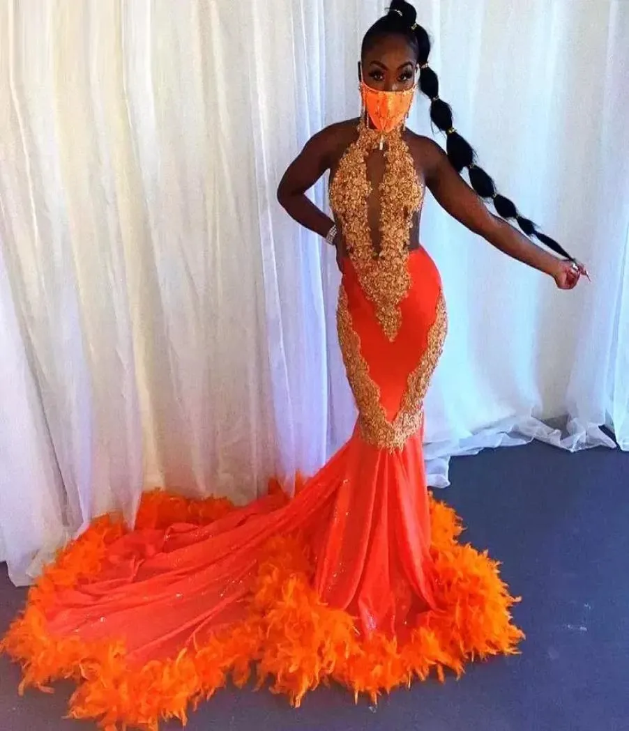 Vestidos de baile de sereia de penas de laranja para meninas pretas Apliques de renda de cabeceira