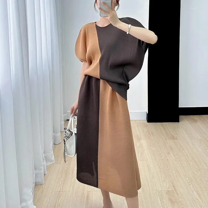 Sukienki robocze Miyake Temperament Zestaw 2024 Letnia moda wysokiej klasy blok kolorów plisowana top luźna spódnica dwuczęściowe zestawy kobiet