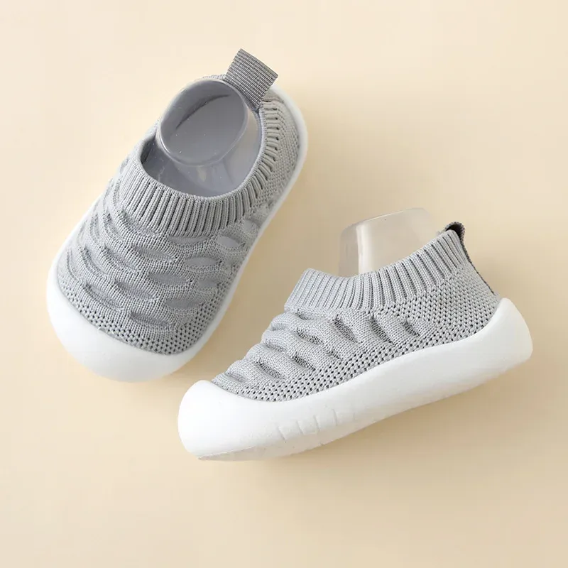 Sneakers unisex småbarnskor sommar nyfödda mesh andningsbara babyskor nonslip utomhus trädgårdskor baby pojke baby flicka barn skor