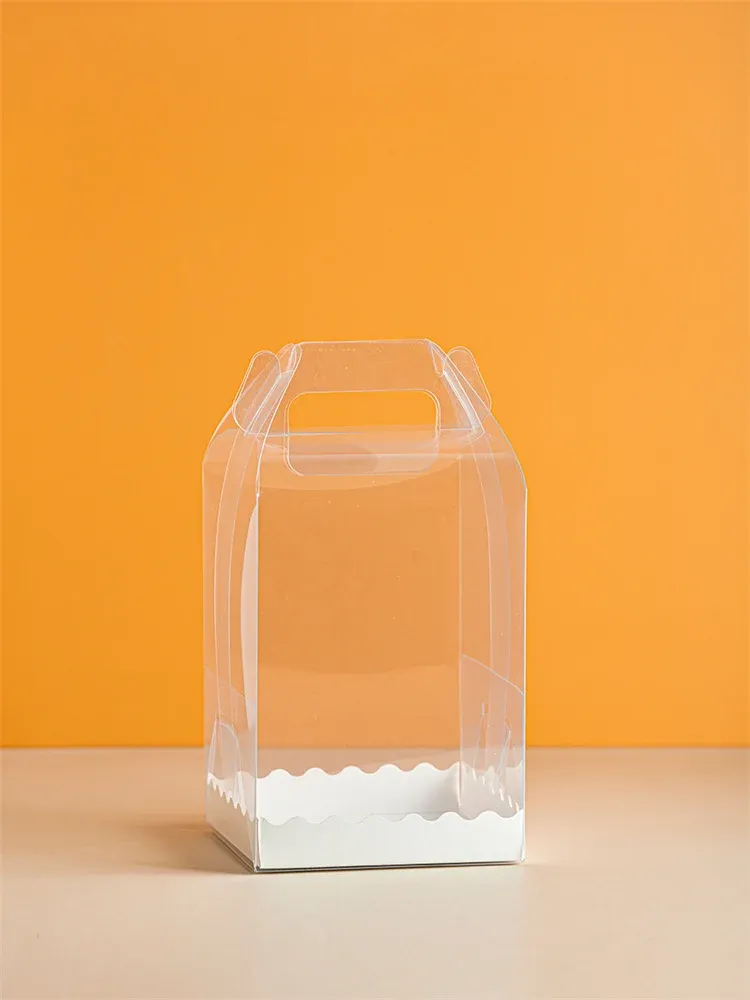 10 piezas Regalo transparente Regalo de cumpleaños Caja de envasado de boda Manija de postre de plástico, incluida la caja cuadrada de soporte de fondo blanco.