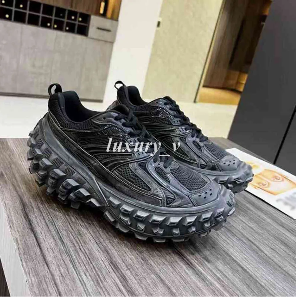 Designer Sapatos casuais BEIGE Black Defender Sneakers Men Women Nylon Rubber Platform Tire Shoes The Hacker Project Trainers Herdcx