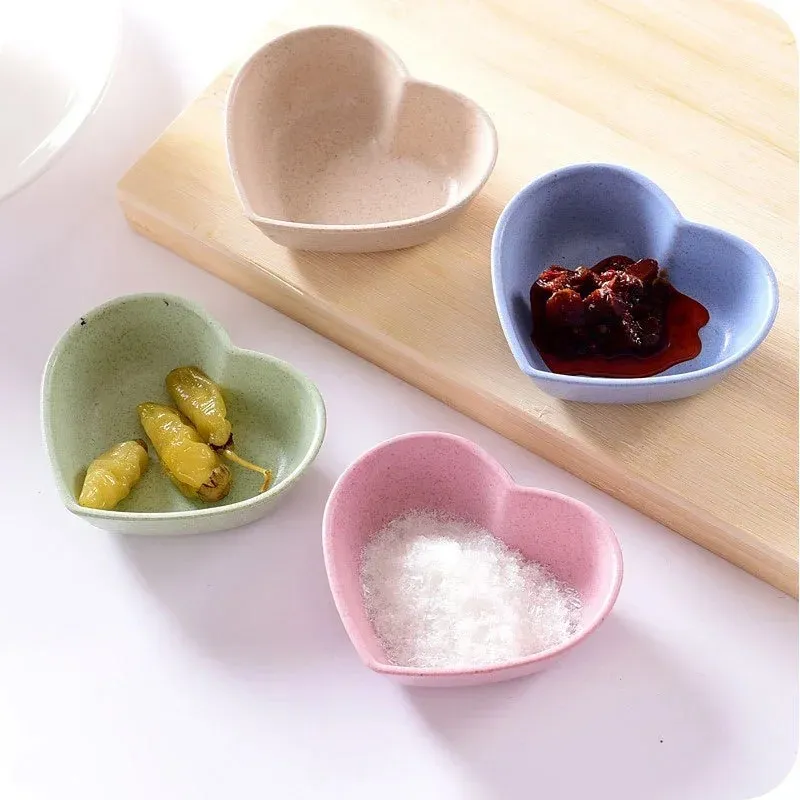 Super süße Herzform Keramiksauce Gericht Mini Seitgewürztesünde Gewürzgeschirr Sushi Soja Diping Bowl Snack serviert Gerichtsschüsse Gewürze für Sushi