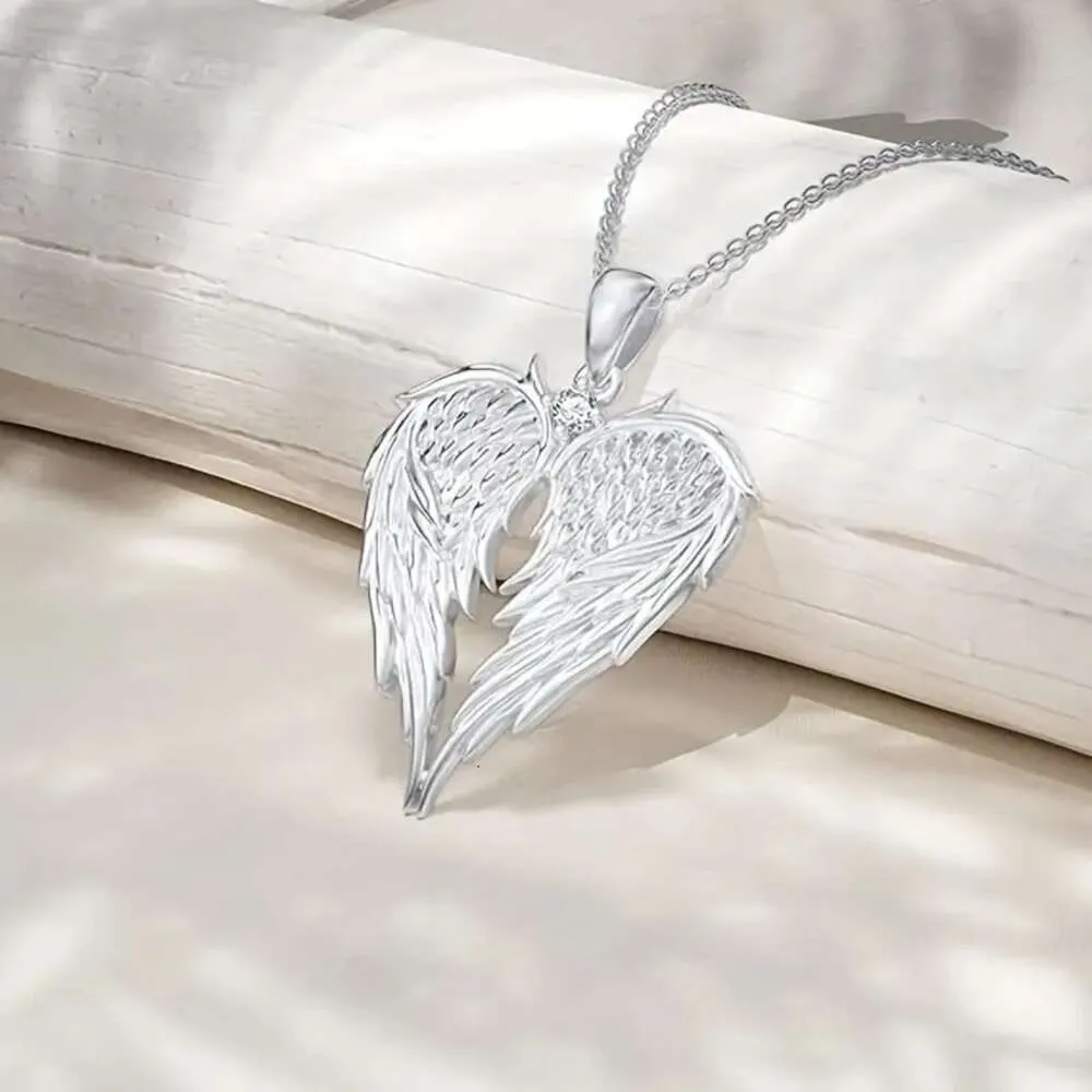 New Fashion Japanese and Korean Angel Beautiful Wings Heart Shaped Necklace Jewelry