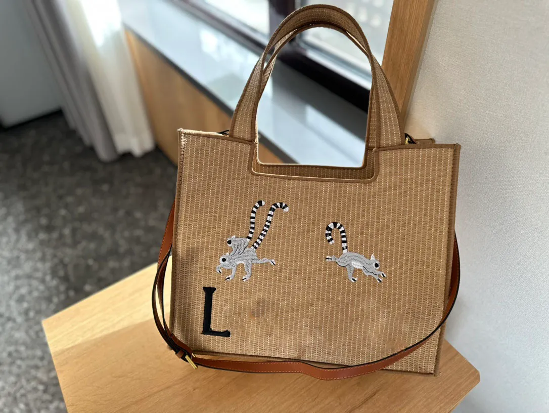 New trendy handbag casual designer bags classic original quality grass woven bags summer beach vacation bags embroidered logo vegetable basket shopping bag